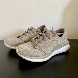 👟 Saucony Light Gray Sneakers- Women’s size US6